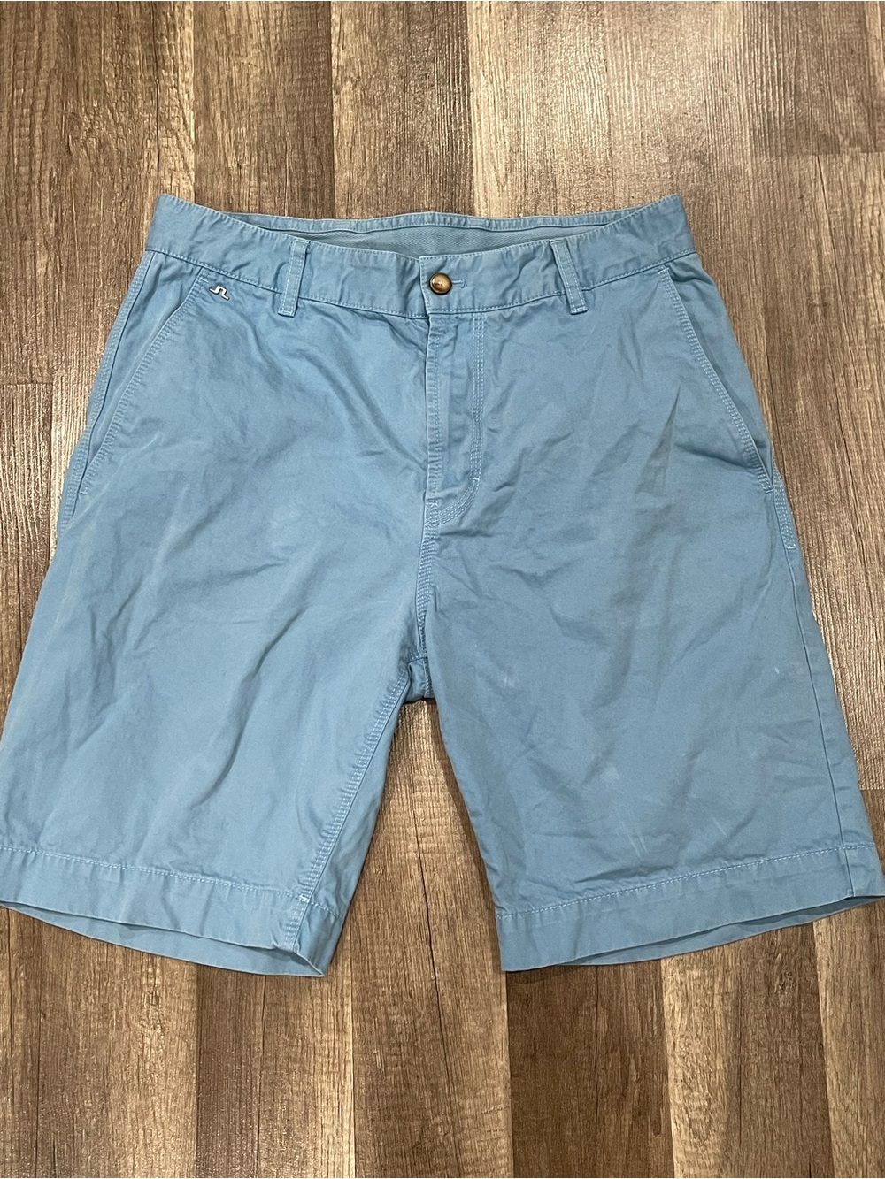 J.Lindeberg Men's Sky Blue Cotton Flat-Front Shorts | Size 31